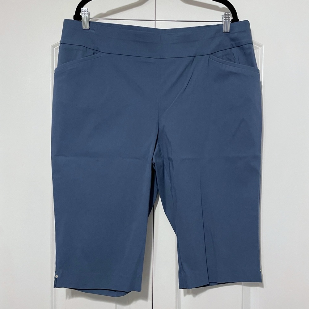 Chico’s Perfect Stretch Capri Rivets at vented hem Sz 16